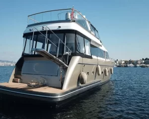 romos travel yacht outside 300x241