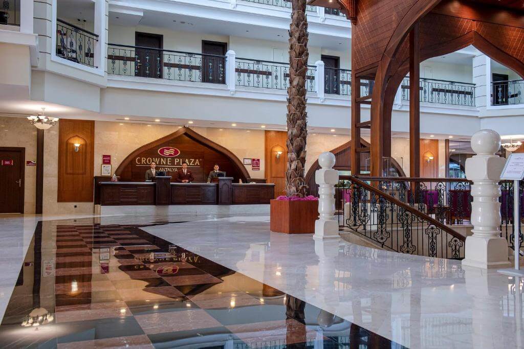 crowne plaza hotel entrace