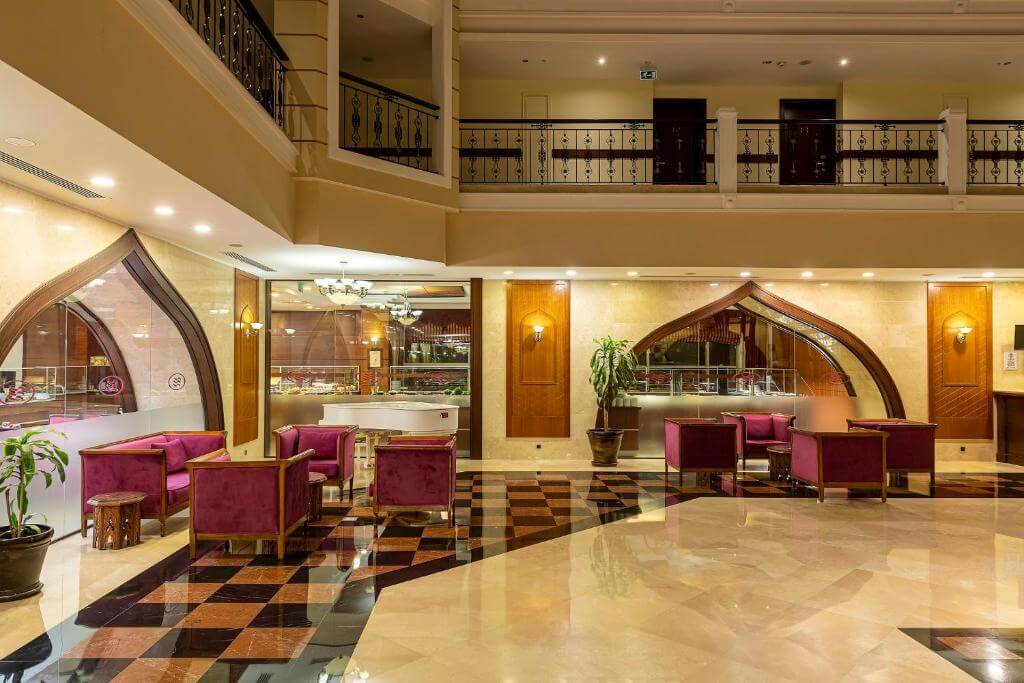 crowne plaza hotel lobby