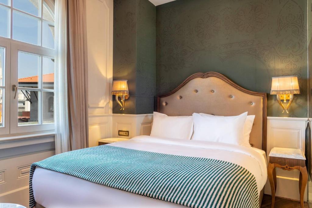 deluxe king room orientbank