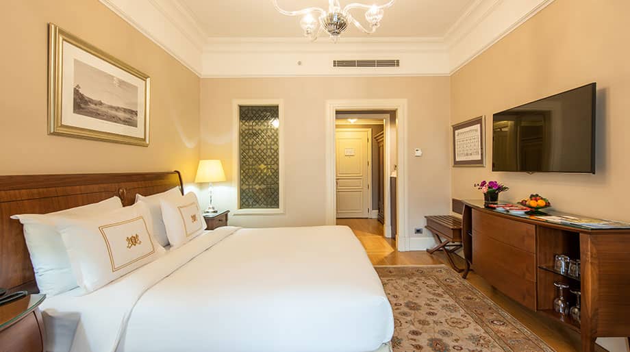 deluxe room at the pera palace hotel istanbul