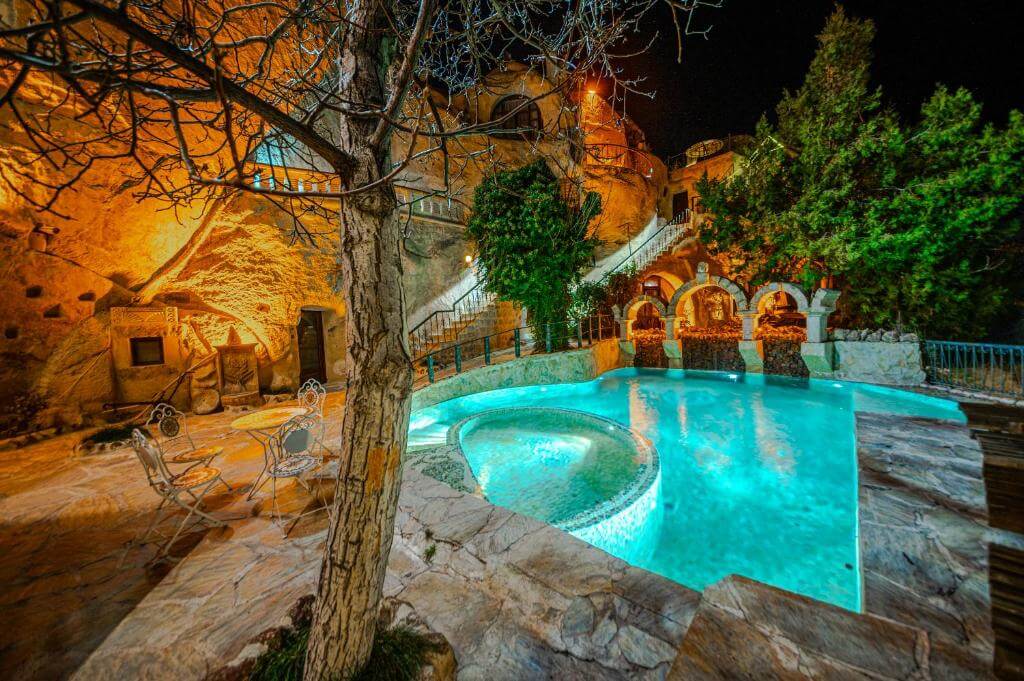 gamirasu cave hotel pool