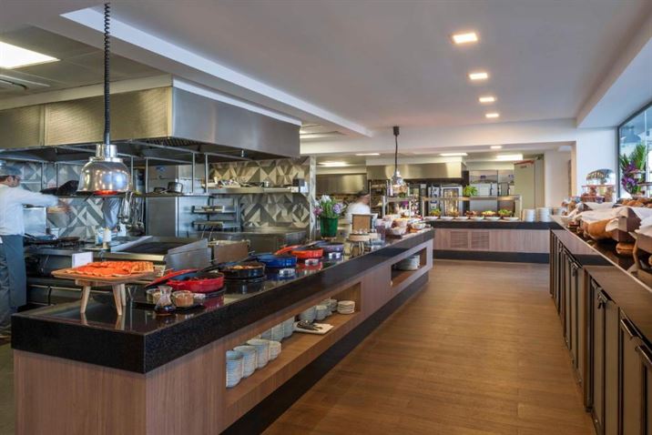 le meridien hotel restaurant